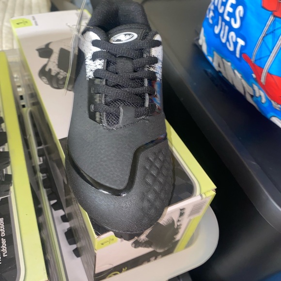 NWT Youth Baseball Cleats multiple sizes (10/12/1/2) - Picture 4 of 6